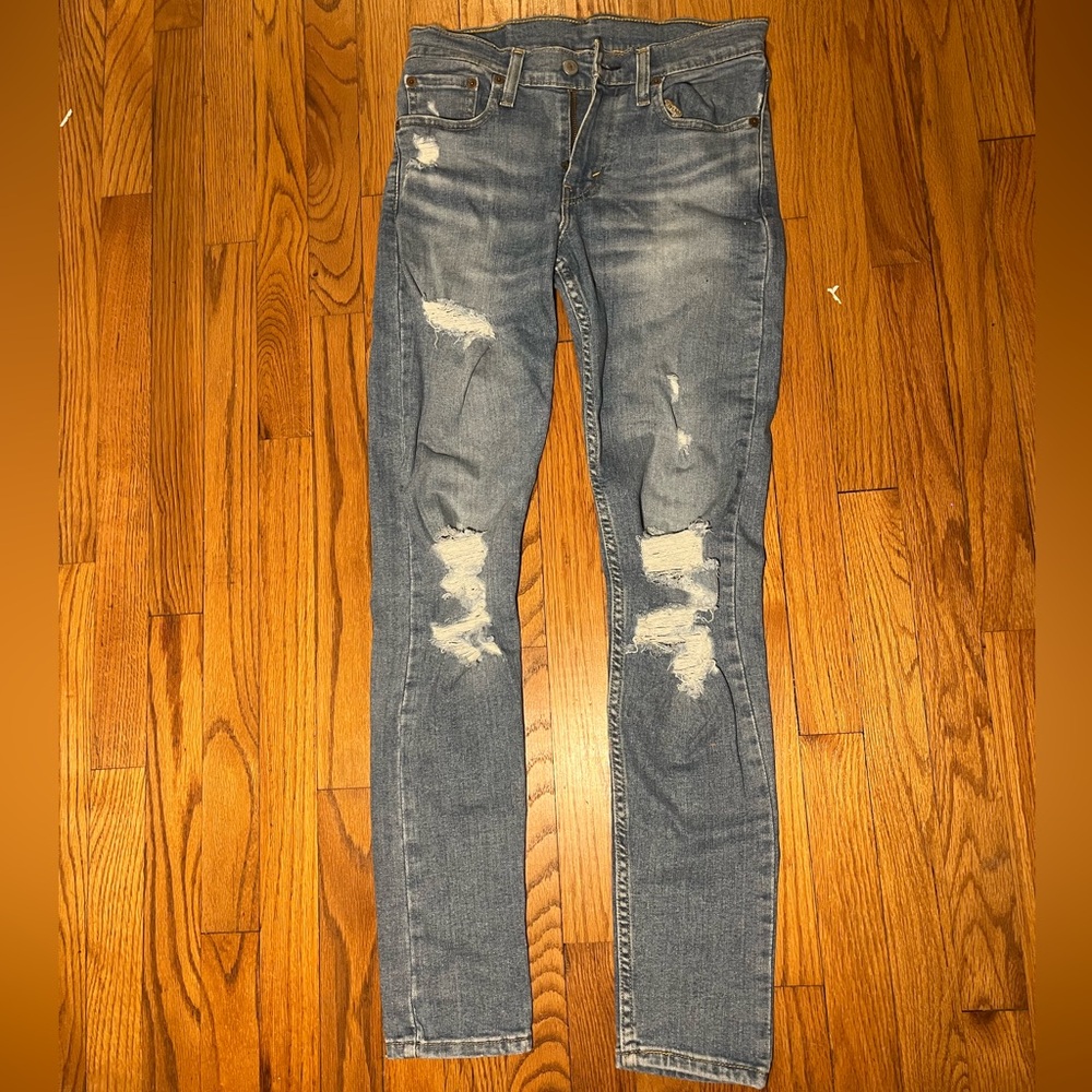 Levi ripped skinny jeans. W 30 L 32